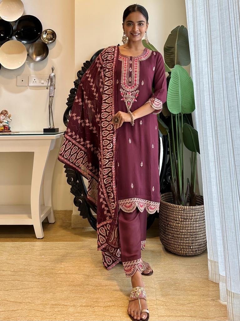 Wine Noor Cutwork Set - Image 2