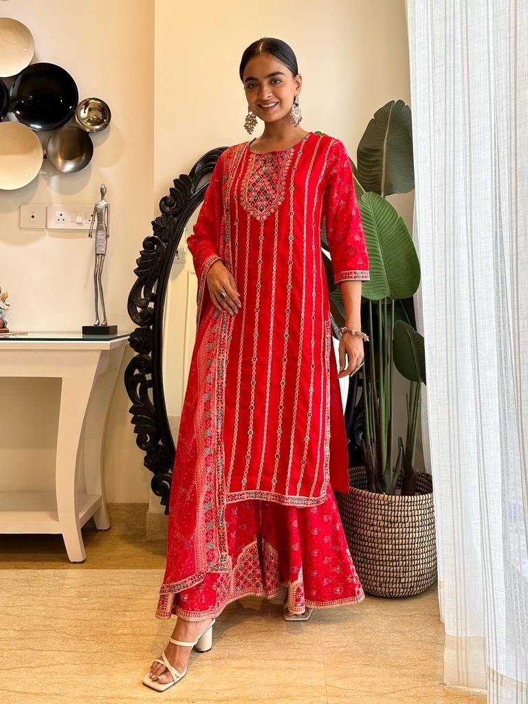 Red Mesmerising Gharara Set - Image 5