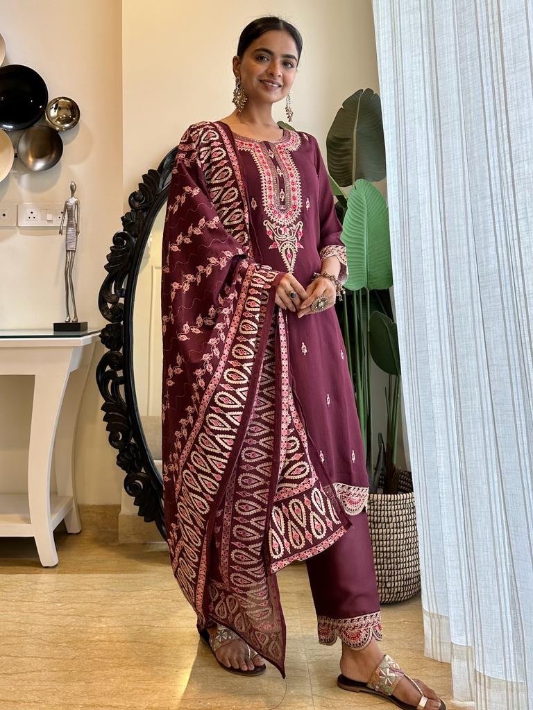 Wine Noor Cutwork Set - Image 7