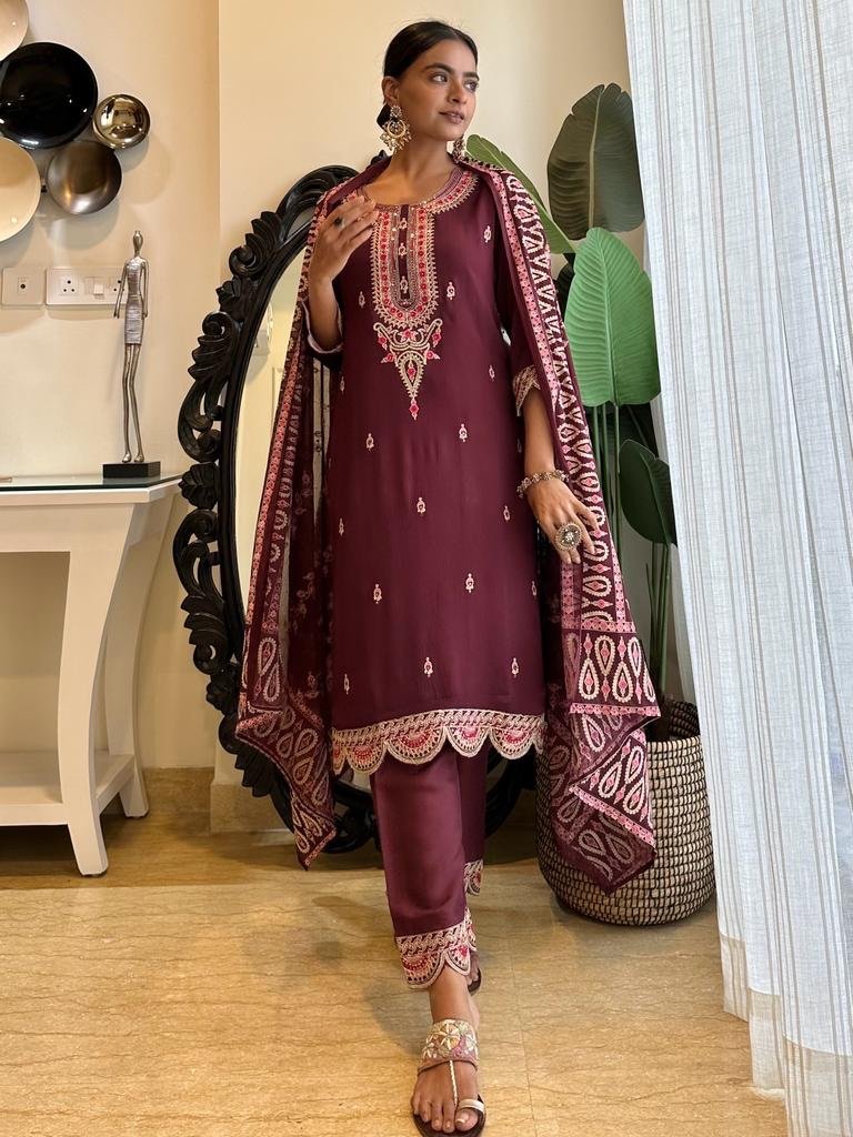 Wine Noor Cutwork Set