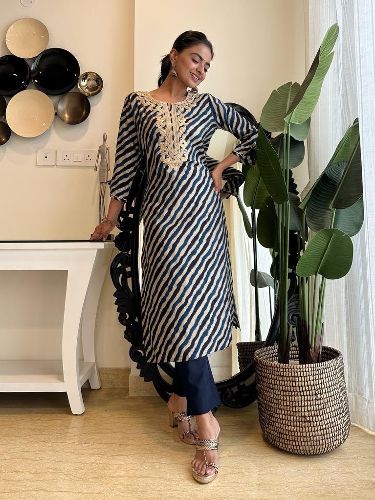 Navy Muslin Leheriya Set