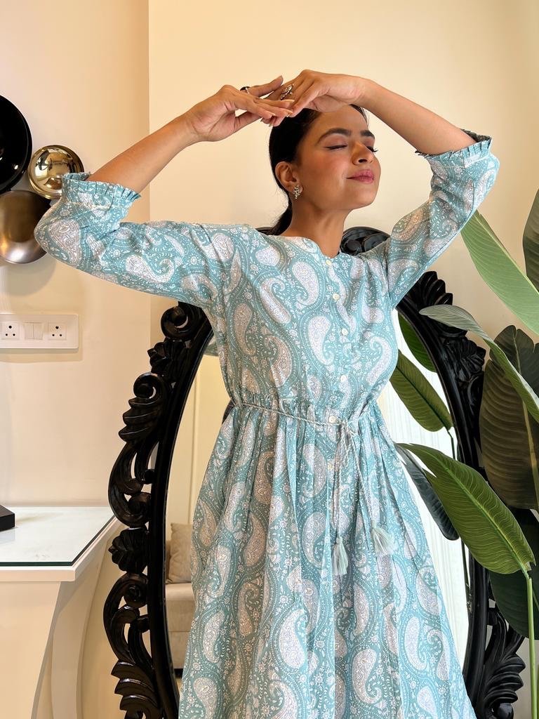 Pastel Green Paisley Midi Dress - Image 2