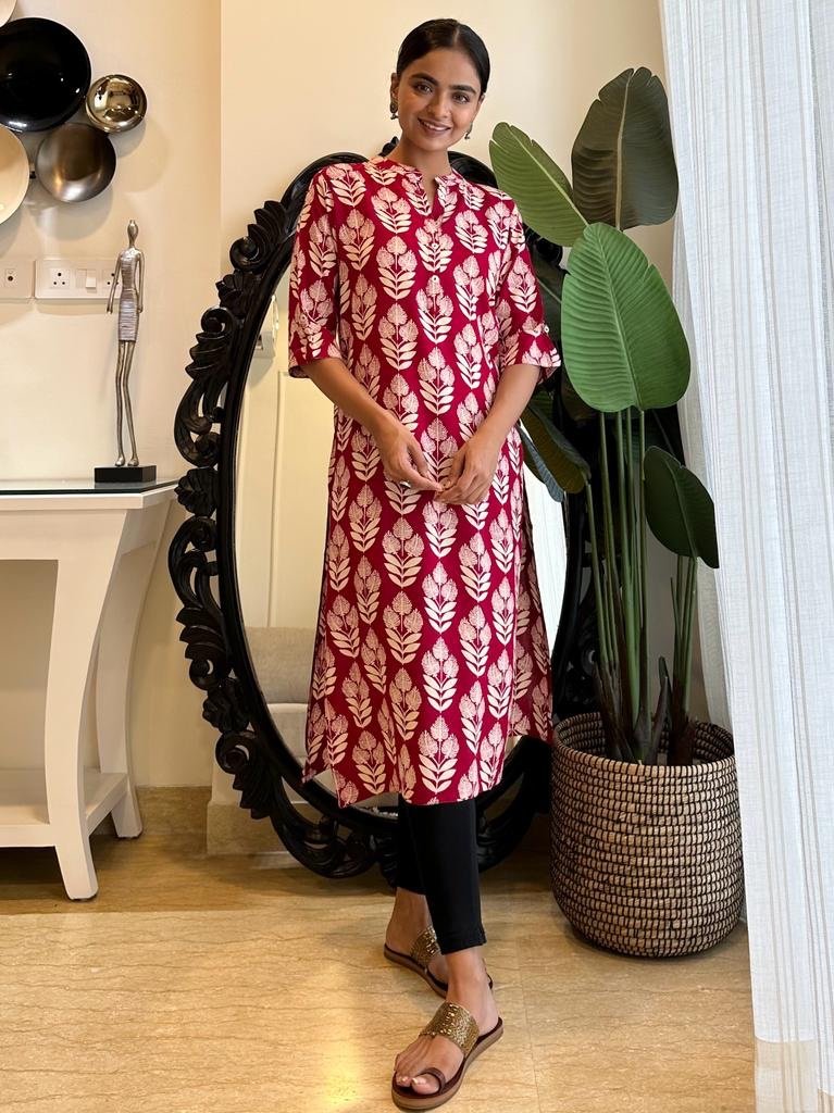 Weekend Rayon Kurta- Red Big Boota