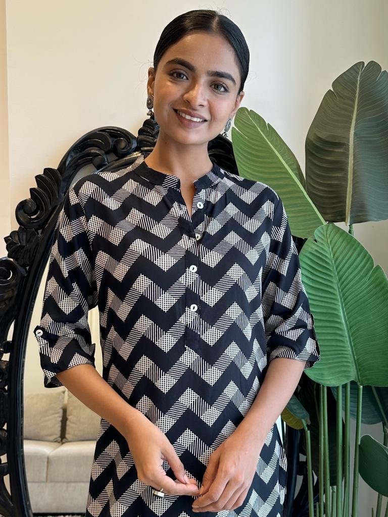 Weekend Rayon Kurta- Black Zig Zag - Image 2