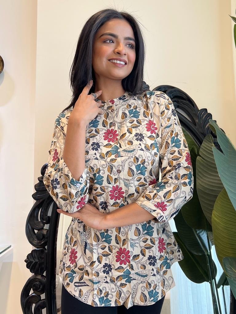 Weekend Rayon Short Kurta- Off White Floral