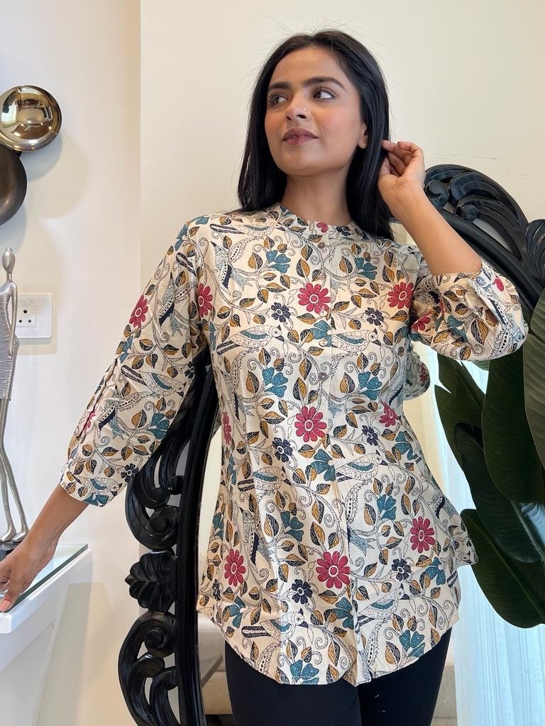 Weekend Rayon Short Kurta- Off White Floral - Image 2