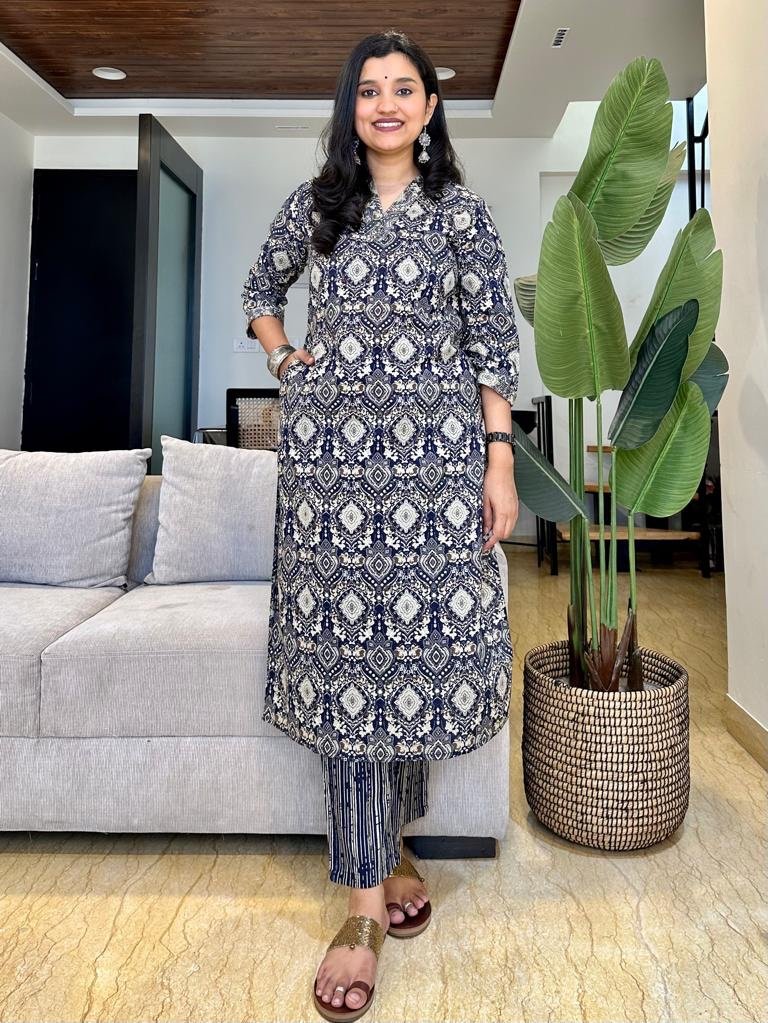 Blue V-Neck Cotton Straight Suit - Image 4