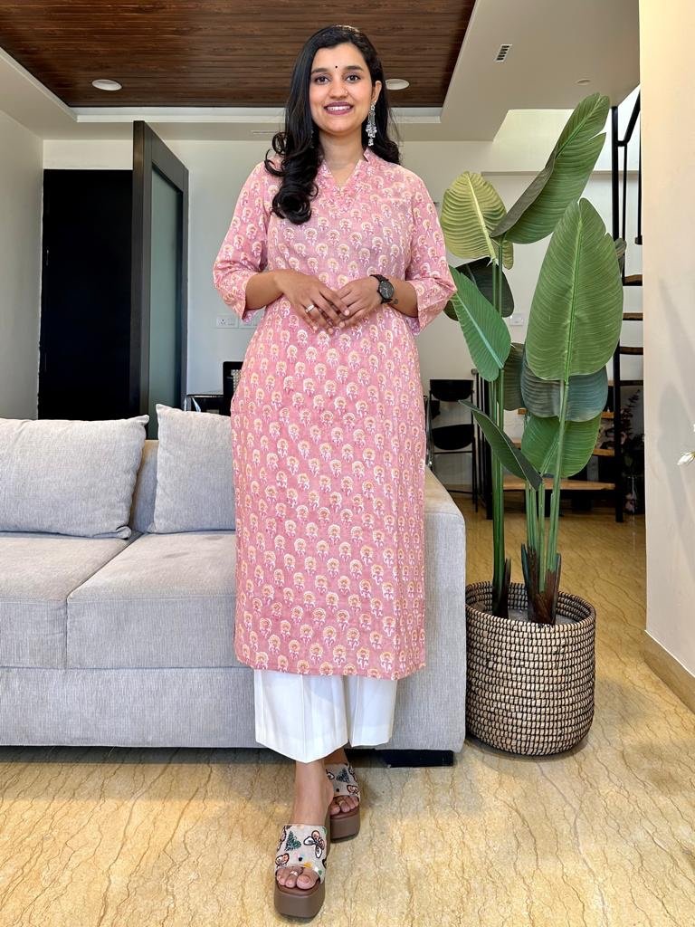 V-Neck Twist Kurta- Pink Booti - Image 3