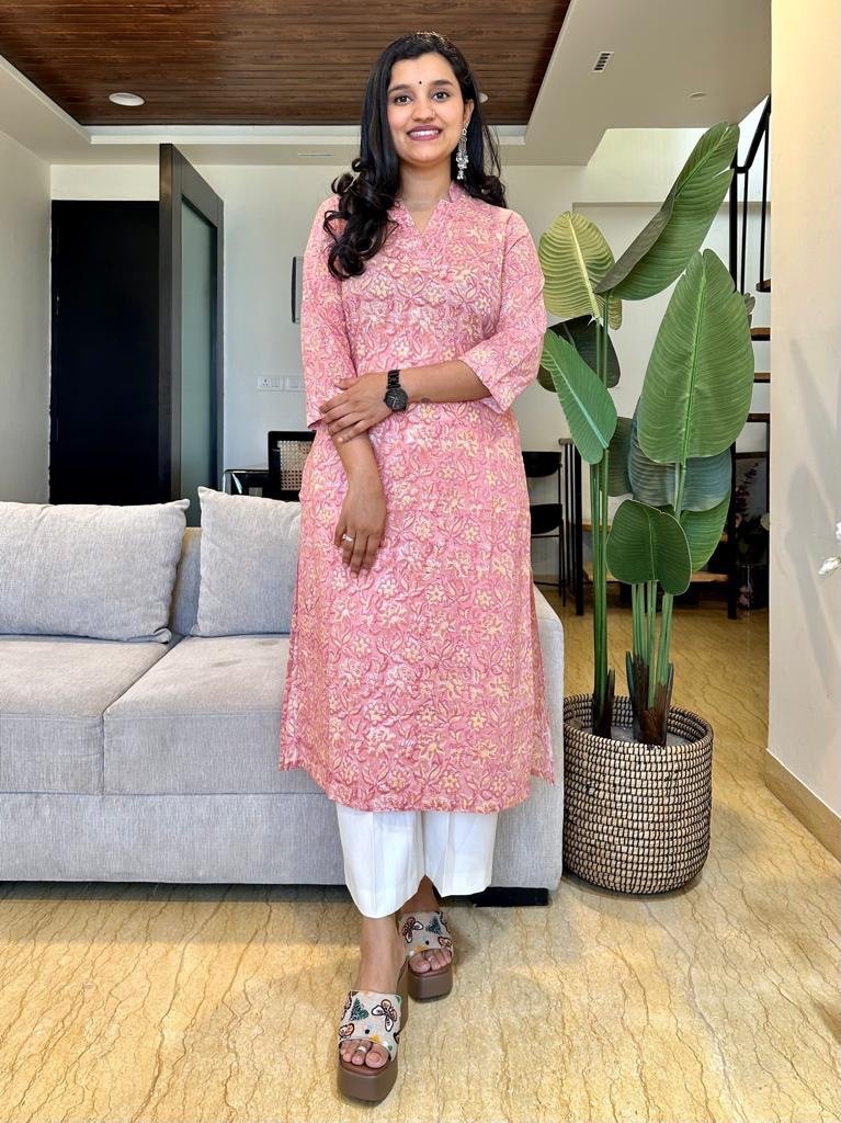 V- Neck Twist Kurta- Pink Floral Jaal - Image 3