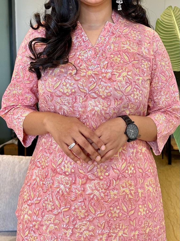 V- Neck Twist Kurta- Pink Floral Jaal - Image 4