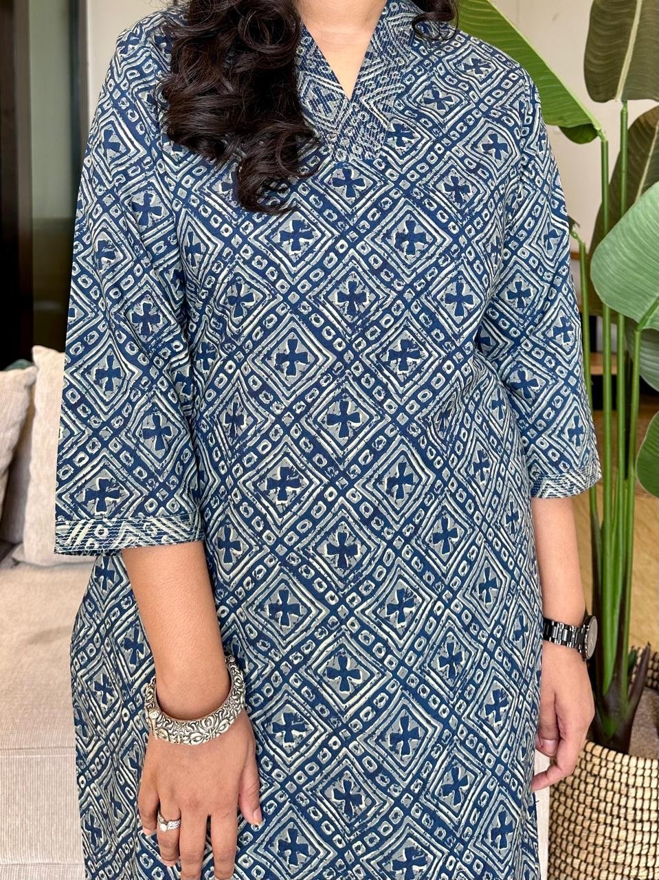 V-Neck Cotton Kurta- Navy Jaal - Image 4
