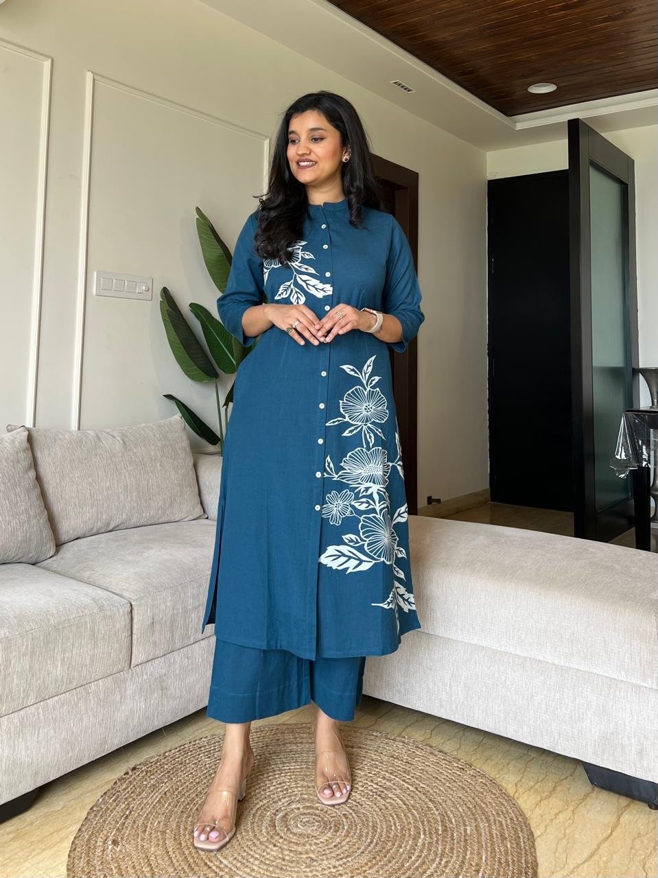 Phool Cropped Pant Set- Teal Blue - Image 2