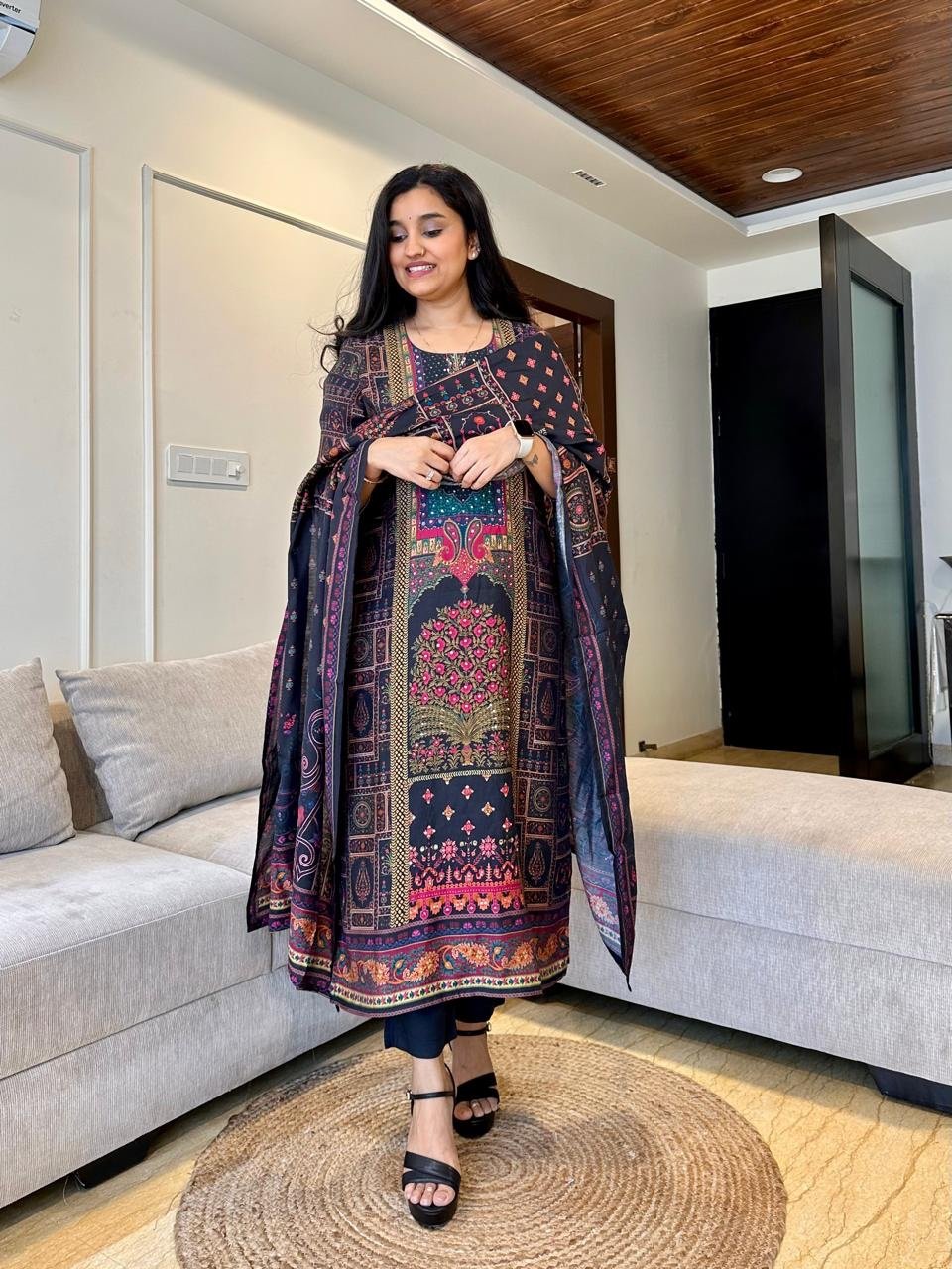 Seerat Crepe Printed Set-Black - Image 4