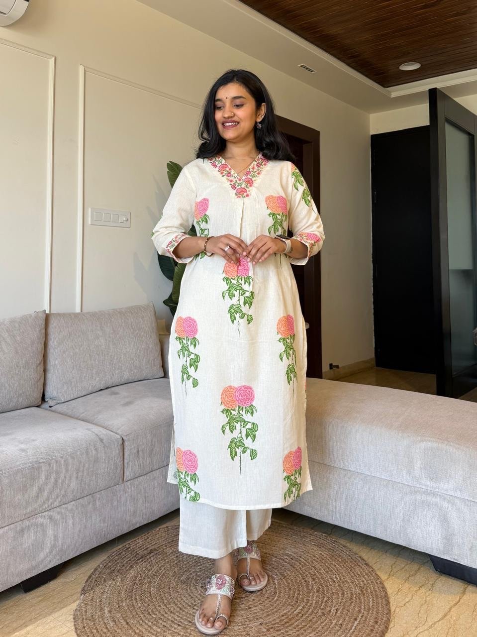Veena Embroidered Floral Set- Pink - Image 3