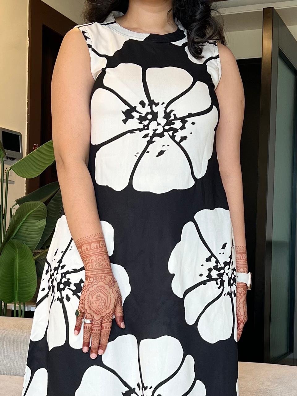 Jasmine Closed Neck Coord Set- BW Flowers - Image 3