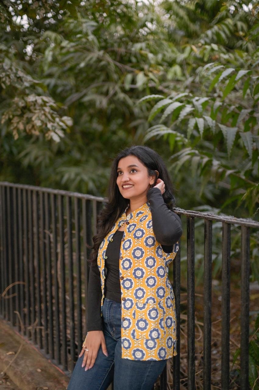 Reversible Quilted Sleeveless Jackets- Yellow flowers - Image 3