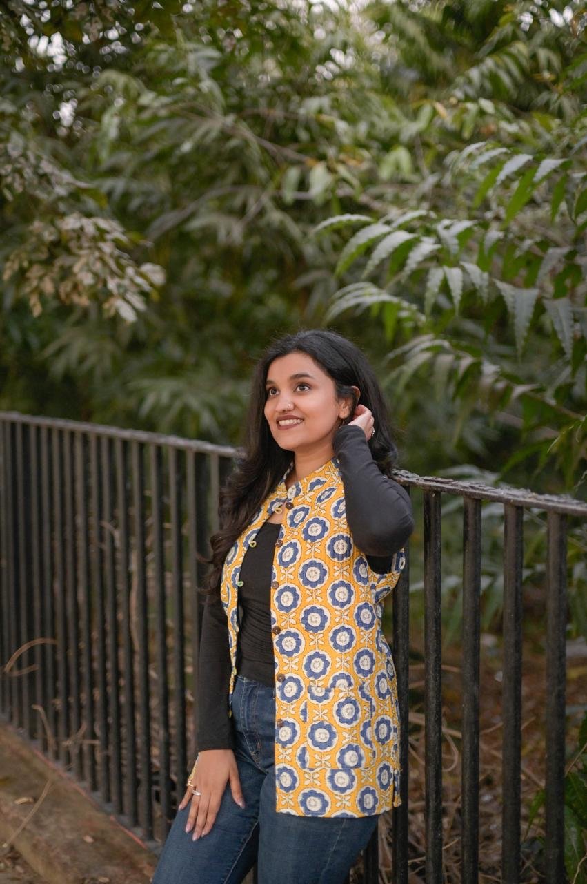 Reversible Quilted Sleeveless Jackets- Yellow flowers - Image 2