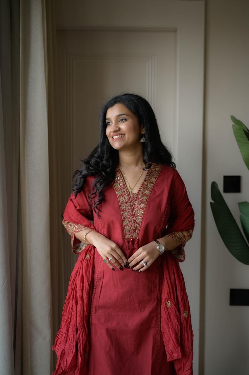 Shimmy Embroidered Premium Set- Red - Image 2