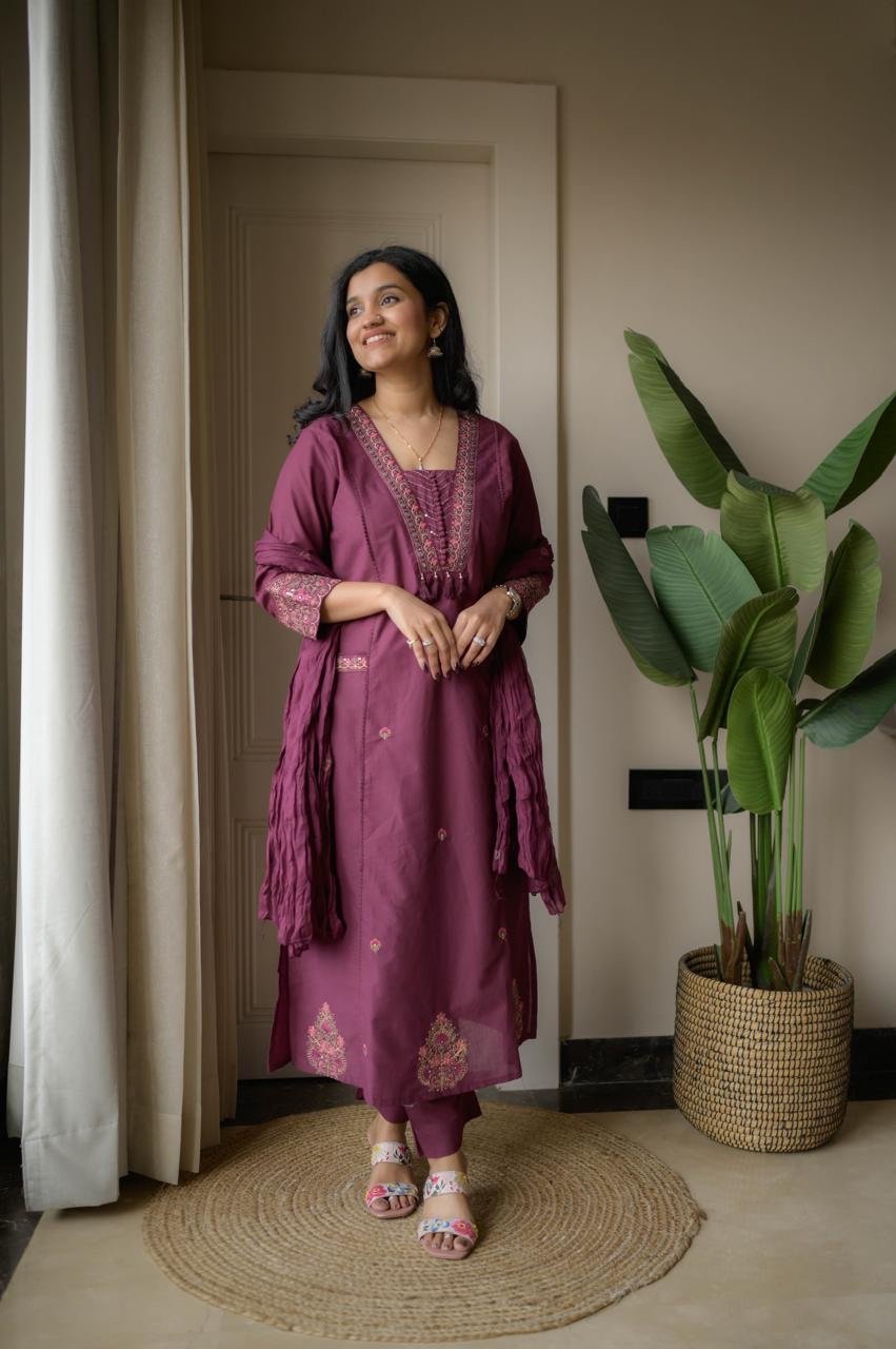Shimmy Embroidered Premium Set- Wine - Image 3