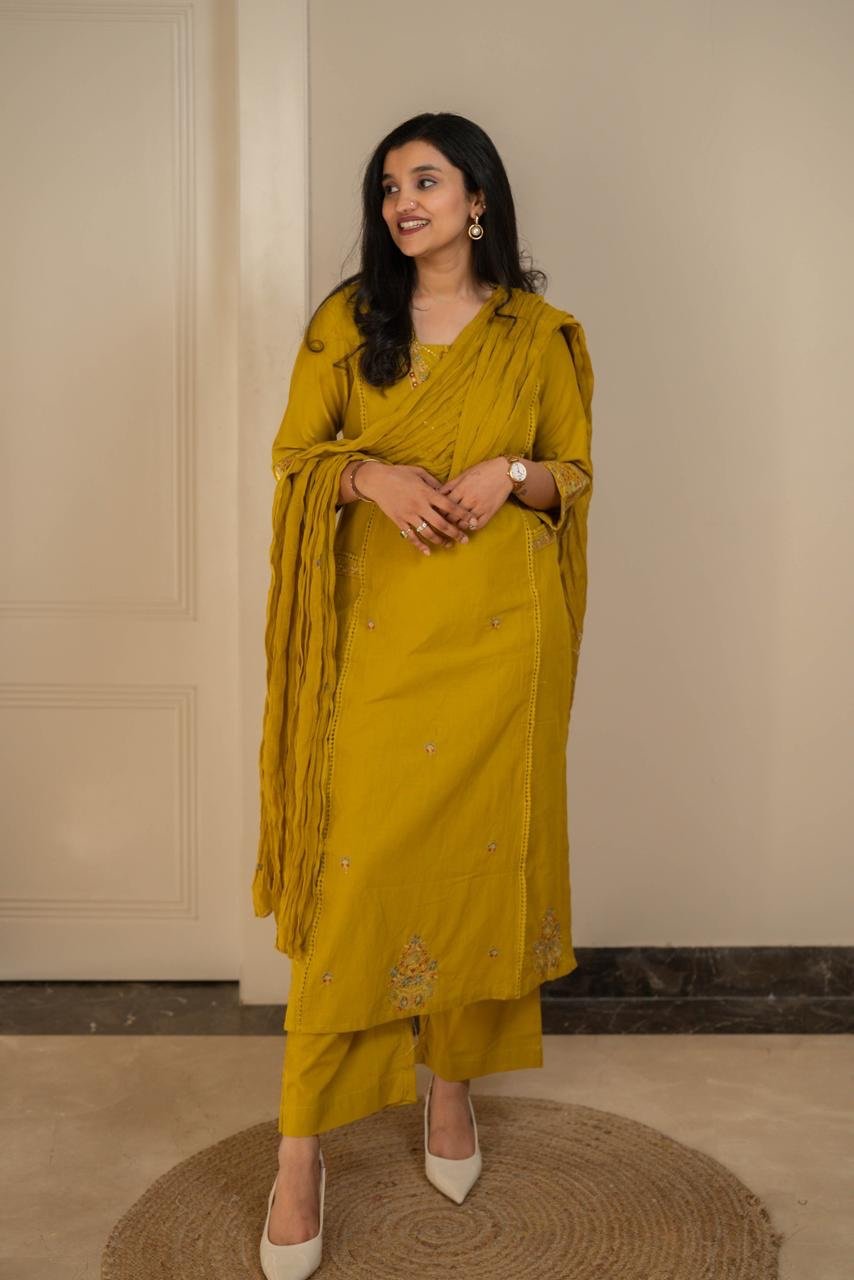 Kruti Embroidered Crushed Dupatta Set - Image 10