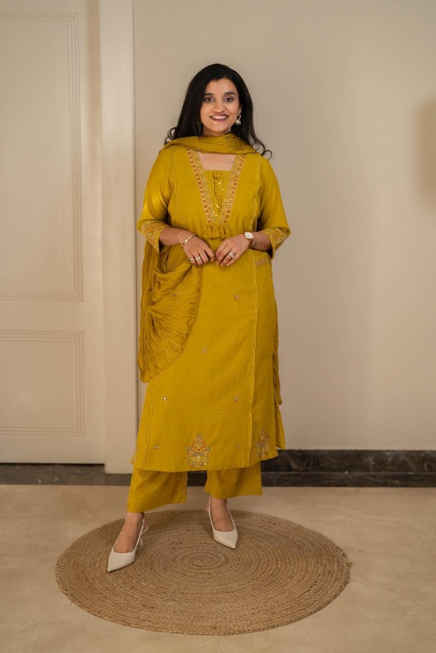 Kruti Embroidered Crushed Dupatta Set