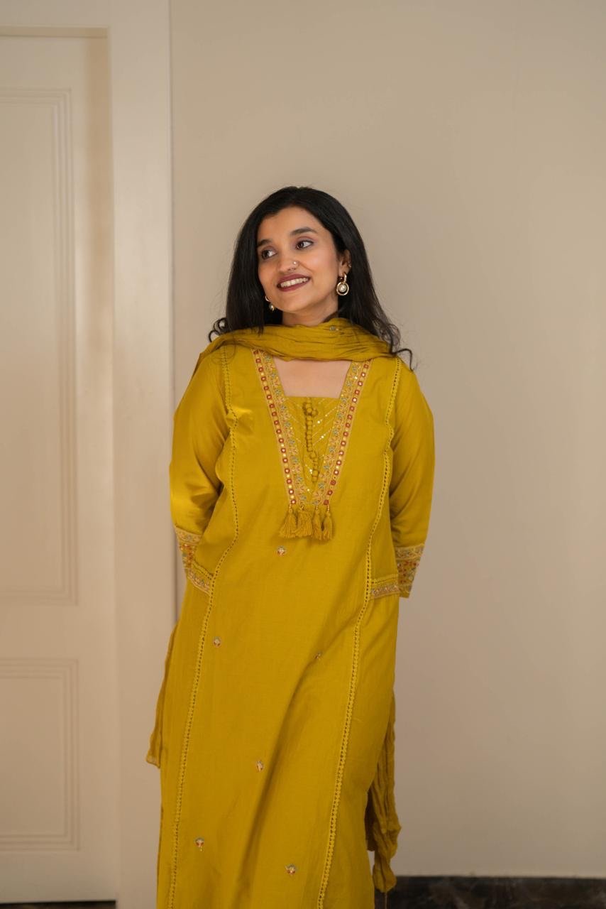 Kruti Embroidered Crushed Dupatta Set - Image 6